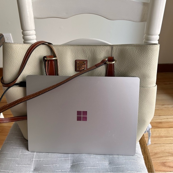 Elegant Cream Tote Bag with Brown Accents - Picture 7 of 7